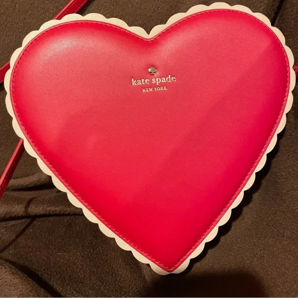 Kate spade chocolate candy heart purse (with white dust bag) - Picture 4 of 6